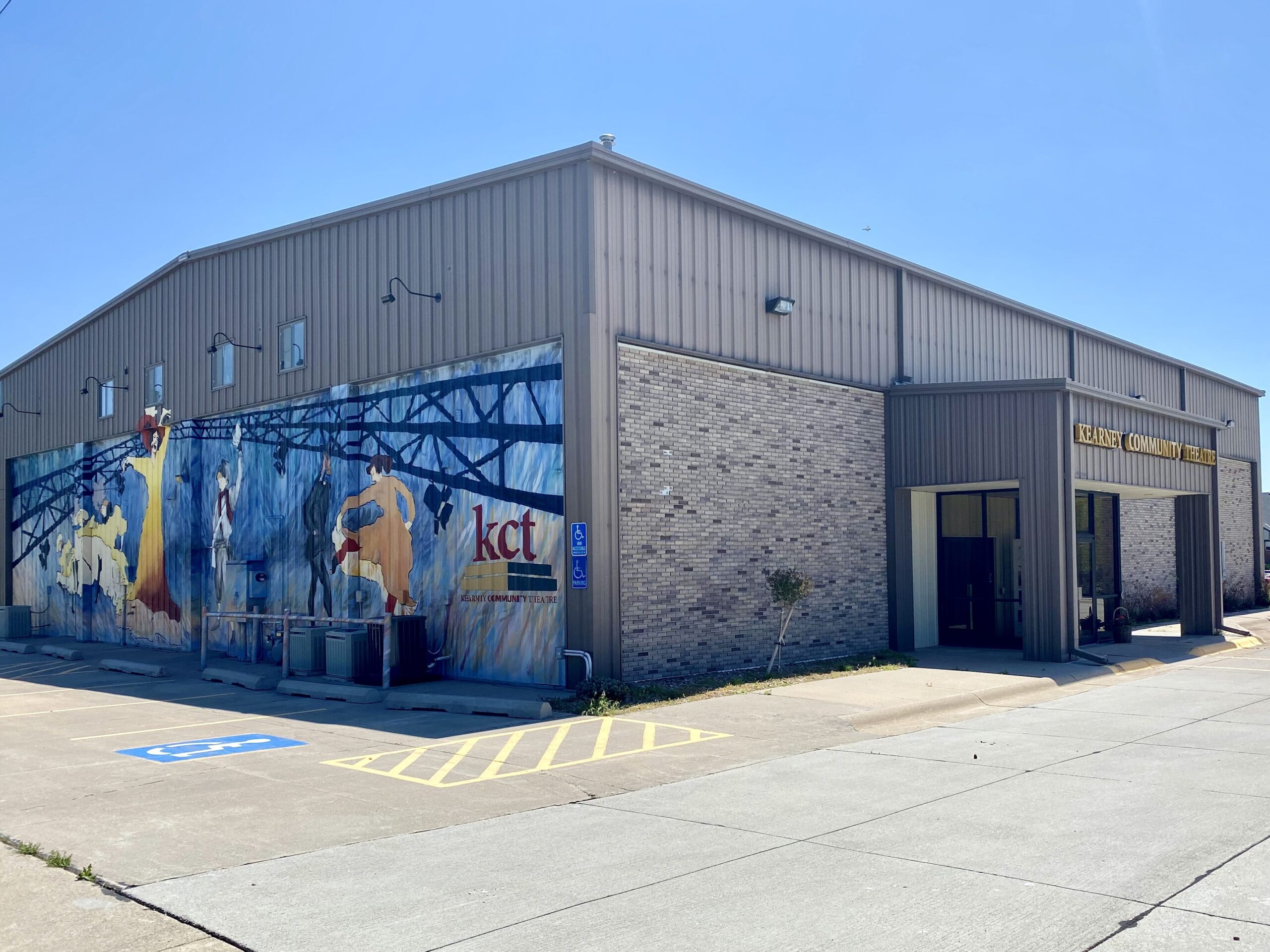 kearney community theatre mural and entrance